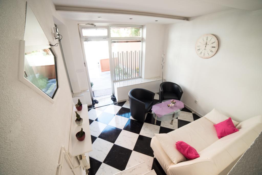 טוזלה Apartman Hitno מראה חיצוני תמונה